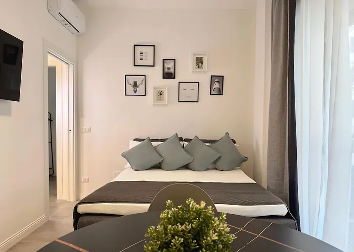 Laus Andrea Da Luxury Design 1 バーリ